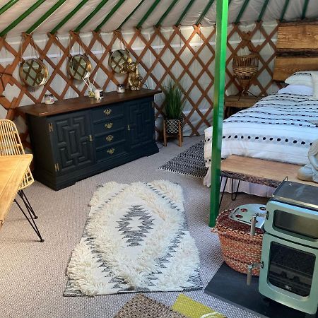 O Dan Y Coed Luxury Yurt With Hot Tub Hotel Chwilog Екстериор снимка