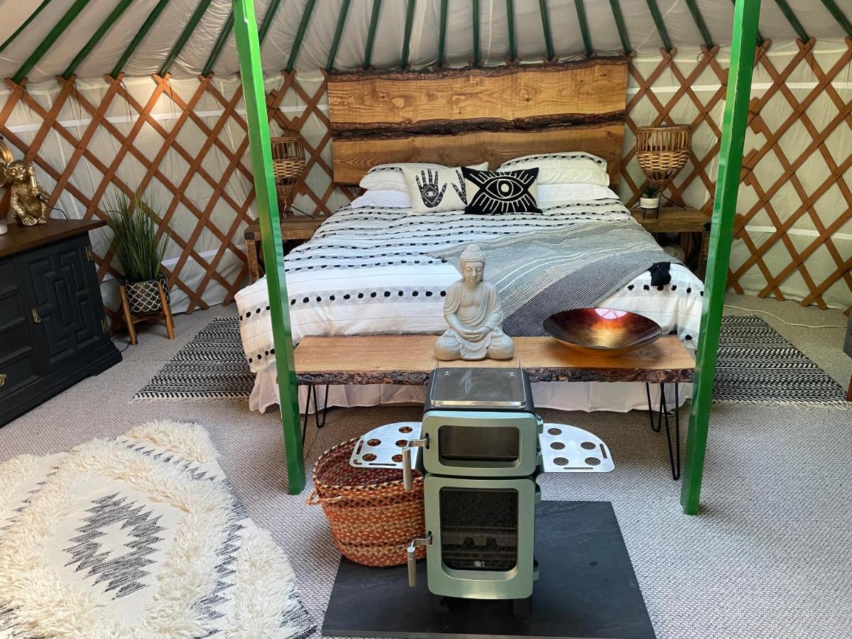 O Dan Y Coed Luxury Yurt With Hot Tub Hotel Chwilog Екстериор снимка