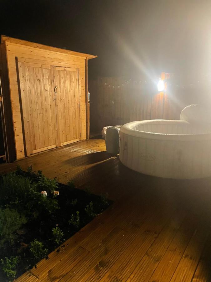 O Dan Y Coed Luxury Yurt With Hot Tub Hotel Chwilog Екстериор снимка
